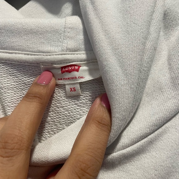 Levi’s // White Hoodie Sweater - Picture 6 of 6